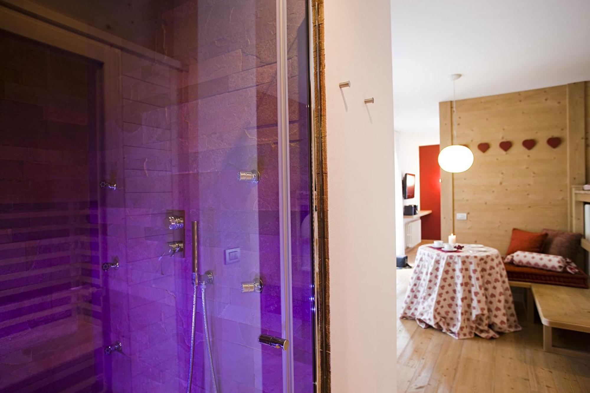 Villa Kofler Wonderland Resort Campitello di Fassa Oda fotoğraf